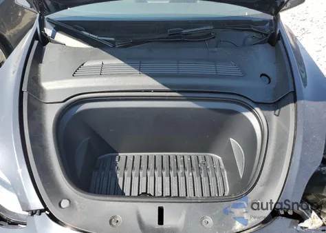 2024 Tesla Model Y z USA, uszkodzony, nr VIN 7SAYGDED3RF114643